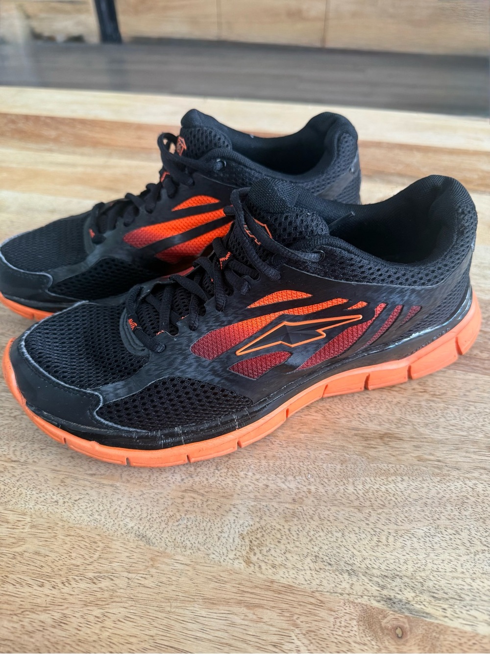 Avia Black and Orange Men's Athletic Running Shoes